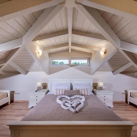 Niragia With Magnificent View Villa
